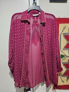 ❤️‍🔥Vintage❤️‍🔥 Sheer Silk Top By 21 South M/L